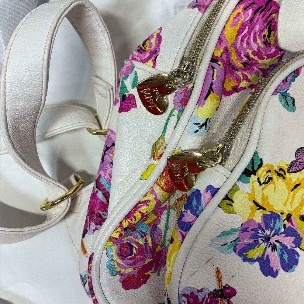 Betsey Johnson White Floral Backpack with Heart Accent bag purse - Picture 11 of 12